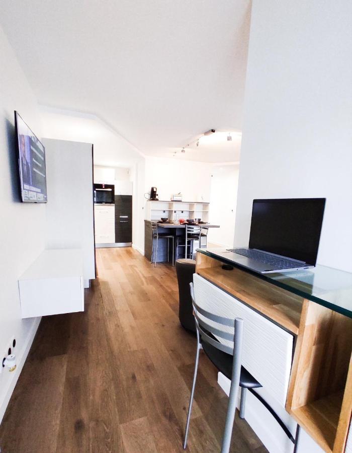 T3 Au Centre Ville Avec Balcon, Parking Gratuit Quimper Exterior photo